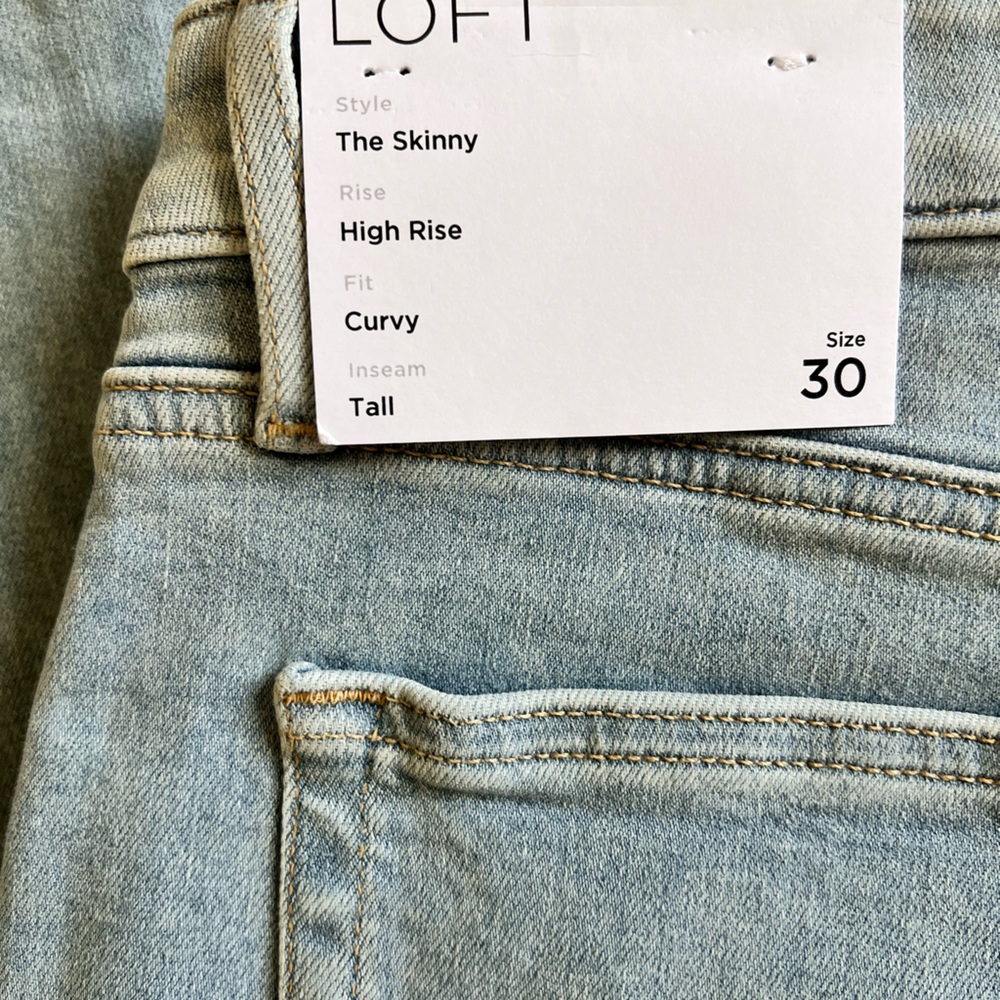 NWT Ann Taylor LOFT “The Skinny” High Rise Curvy - Size 30 Tall - Light Wash